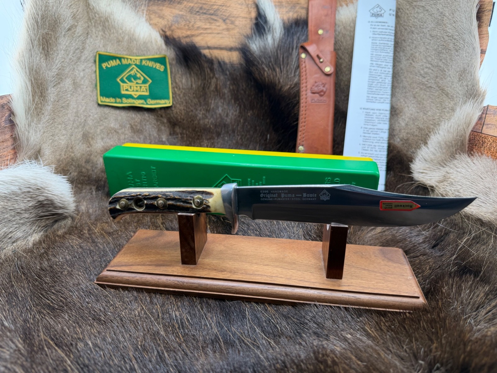 1974 Puma 6396 Bowie Knife Stag Handles Leather Sheath & Puma Green & Yellow Box 1974 Puma 6396 Bowie Knife Stag Handles Leather Sheath & Puma Green & Yellow Box