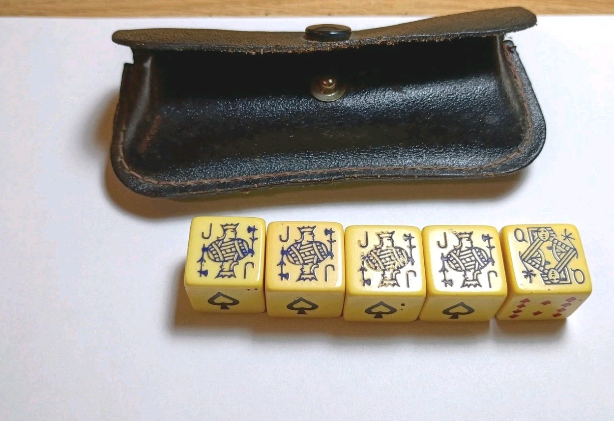 Vintage Butterscotch Bakelite Poker Dice 5 Cube Lot. With C I'mase
