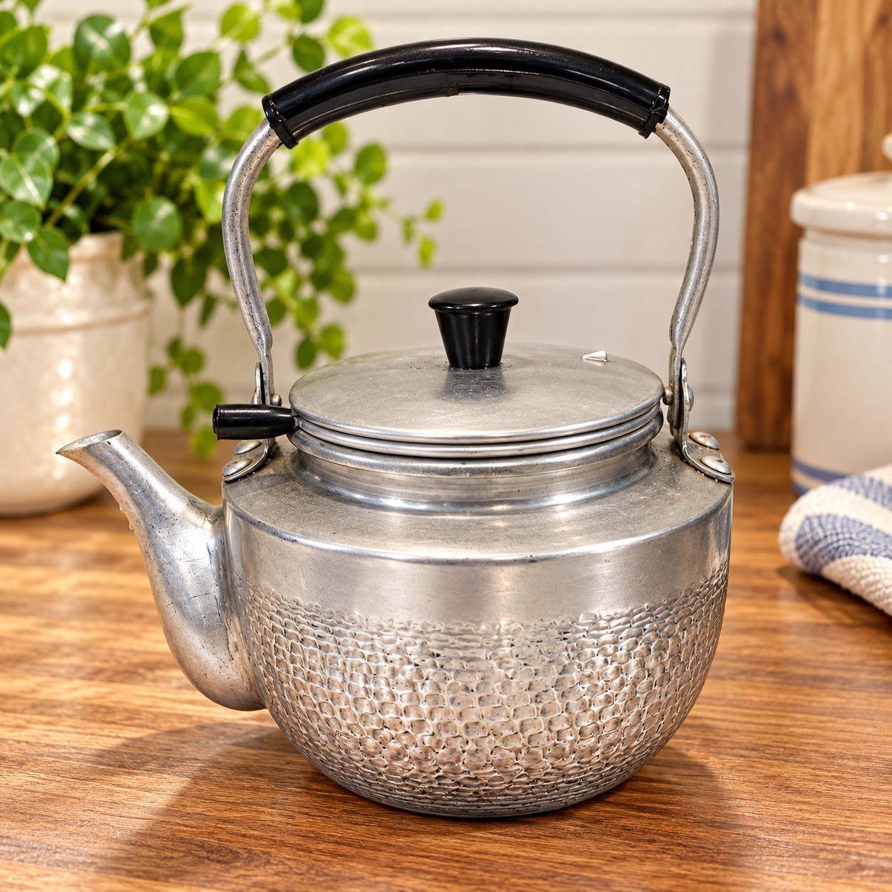 Vintage Hammered Aluminum Tea Kettle Teapot Infuser Strainer Black Handle Vintage Hammered Aluminum Tea Kettle Teapot Infuser Strainer Black Handle