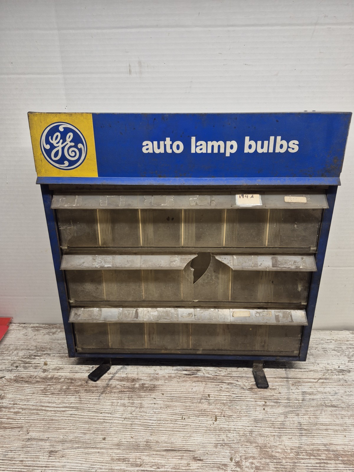 VTG GE GENERAL ELECTRIC AUTO LAMP BULBS METAL ADVERTISING STORE DISPLAY CABINET VTG GE GENERAL ELECTRIC AUTO LAMP BULBS METAL ADVERTISING STORE DISPLAY CABINET