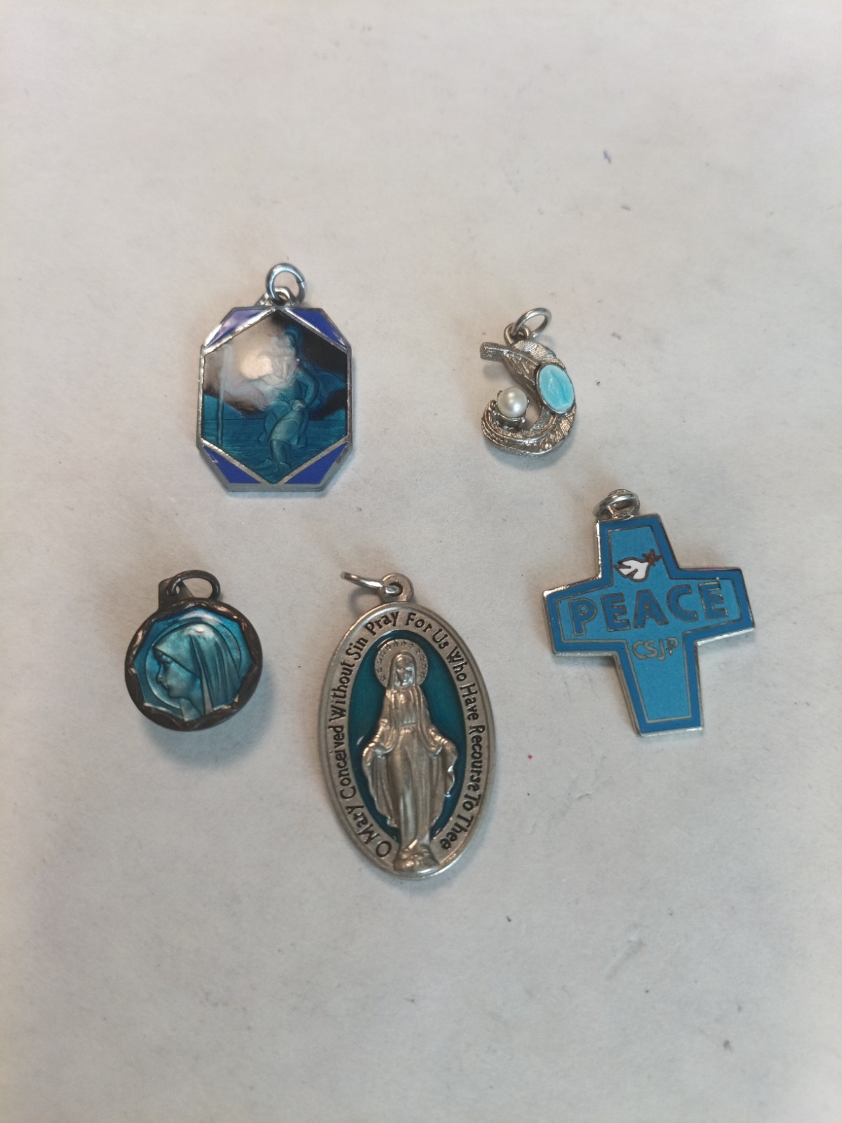 LOT OF VINTAGE BLUE ENAMEL RELIGIOUS MEDALS