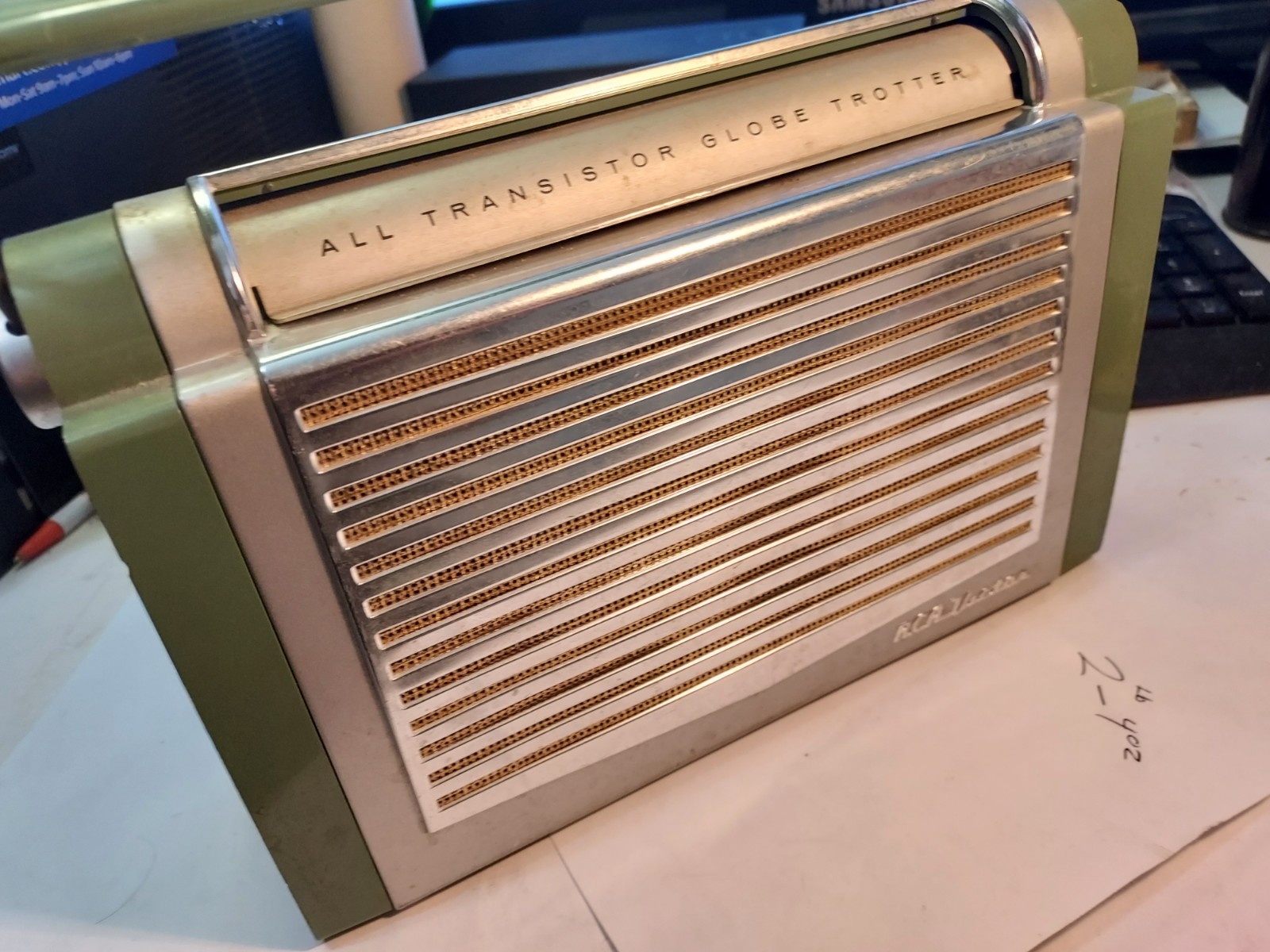 Vintage 1959 RCA Victor 1-T-5J "ALL TRANSISTOR GLOBE TROTTER" AM Radio-Working Vintage 1959 RCA Victor 1-T-5J "ALL TRANSISTOR GLOBE TROTTER" AM Radio-Working