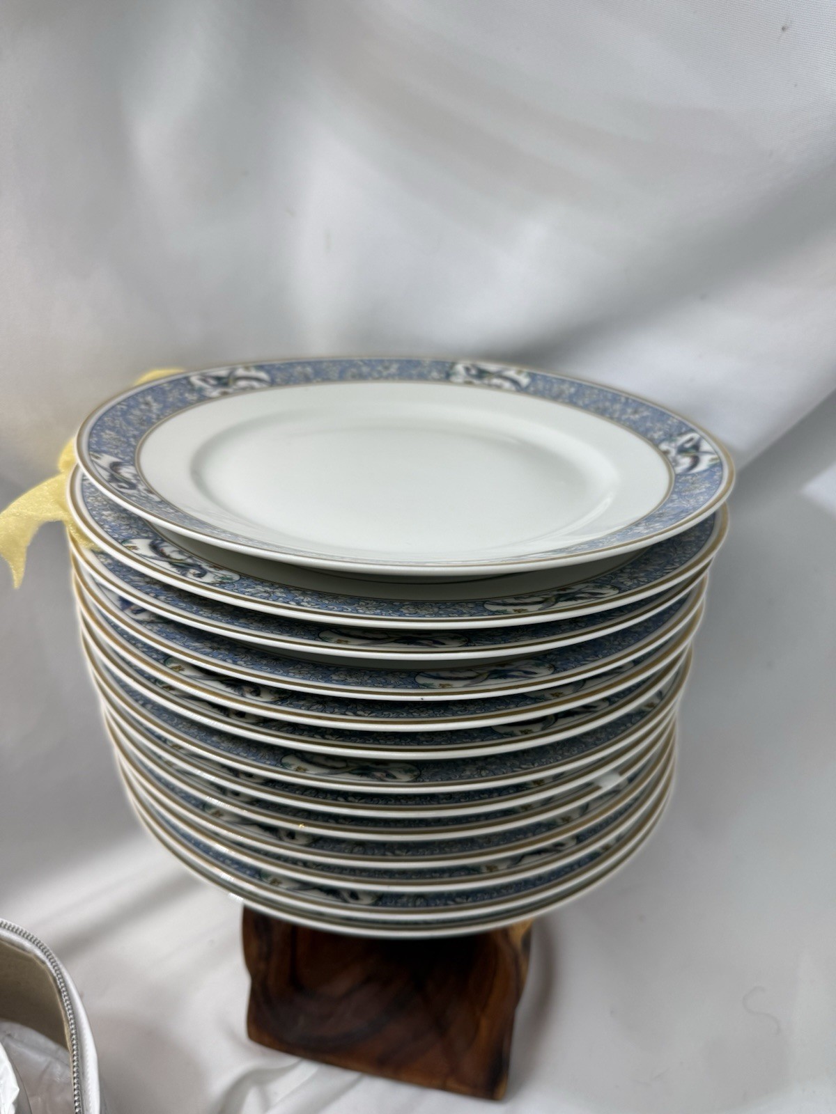 Theodore Haviland Limoges Rani Gold Rimmed Dinner Plate 9.5” Birds 12 Set Mint Theodore Haviland Limoges Rani Gold Rimmed Dinner Plate 9.5” Birds 12 Set Mint