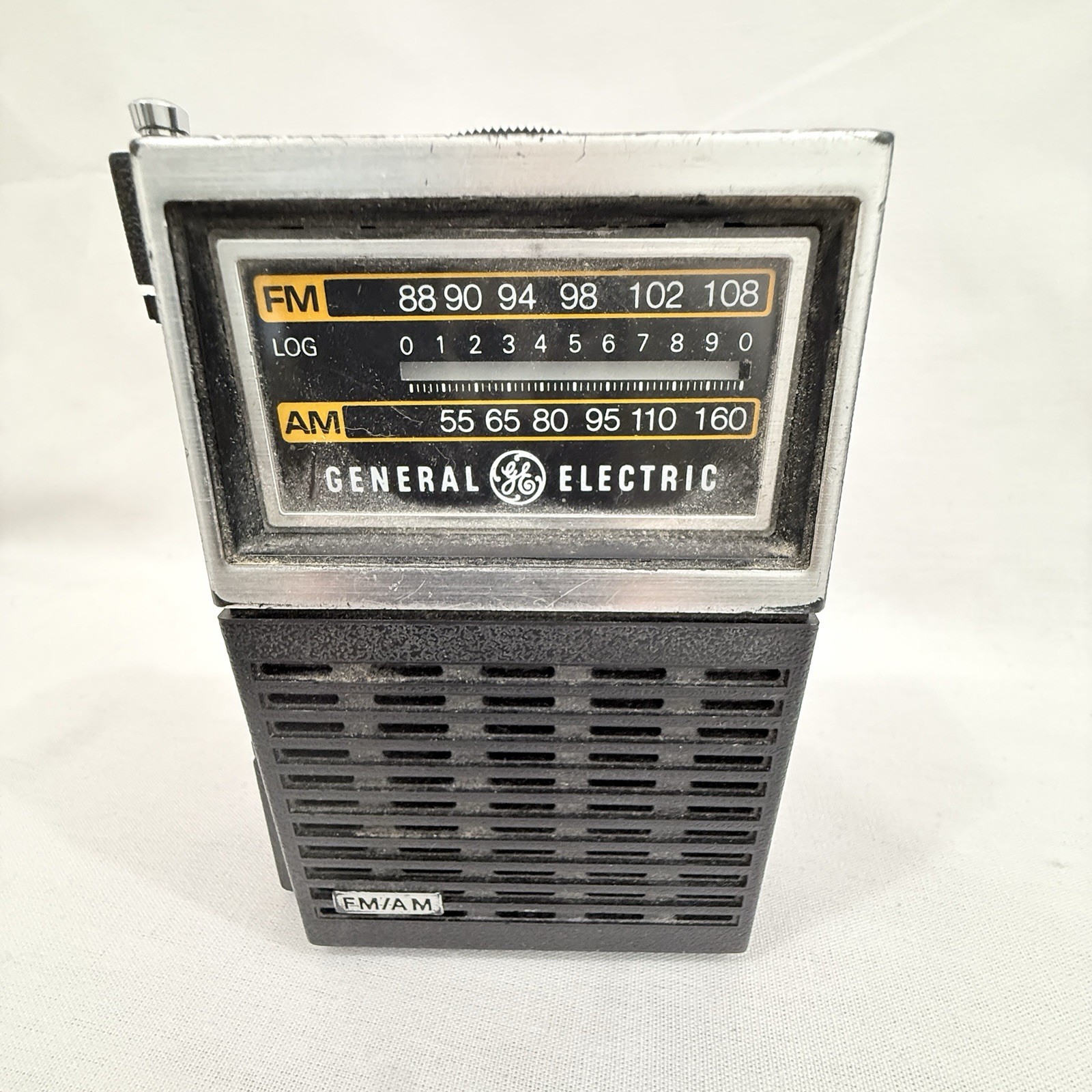 Vintage GENERAL ELECTRIC GE AM/FM Portable Transistor Radio Model 7-2506B Works Vintage GENERAL ELECTRIC GE AM/FM Portable Transistor Radio Model 7-2506B Works