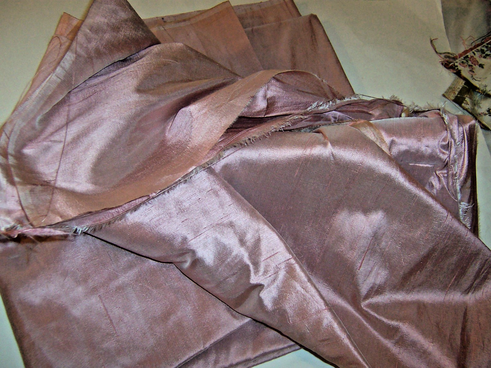 Vintage/MCM NOS Warm Rose Light-wt. 100% Silk Dupioni 18" x 48" wide BIN/BTHY Vintage/MCM NOS Warm Rose Light-wt. 100% Silk Dupioni 18" x 48" wide BIN/BTHY