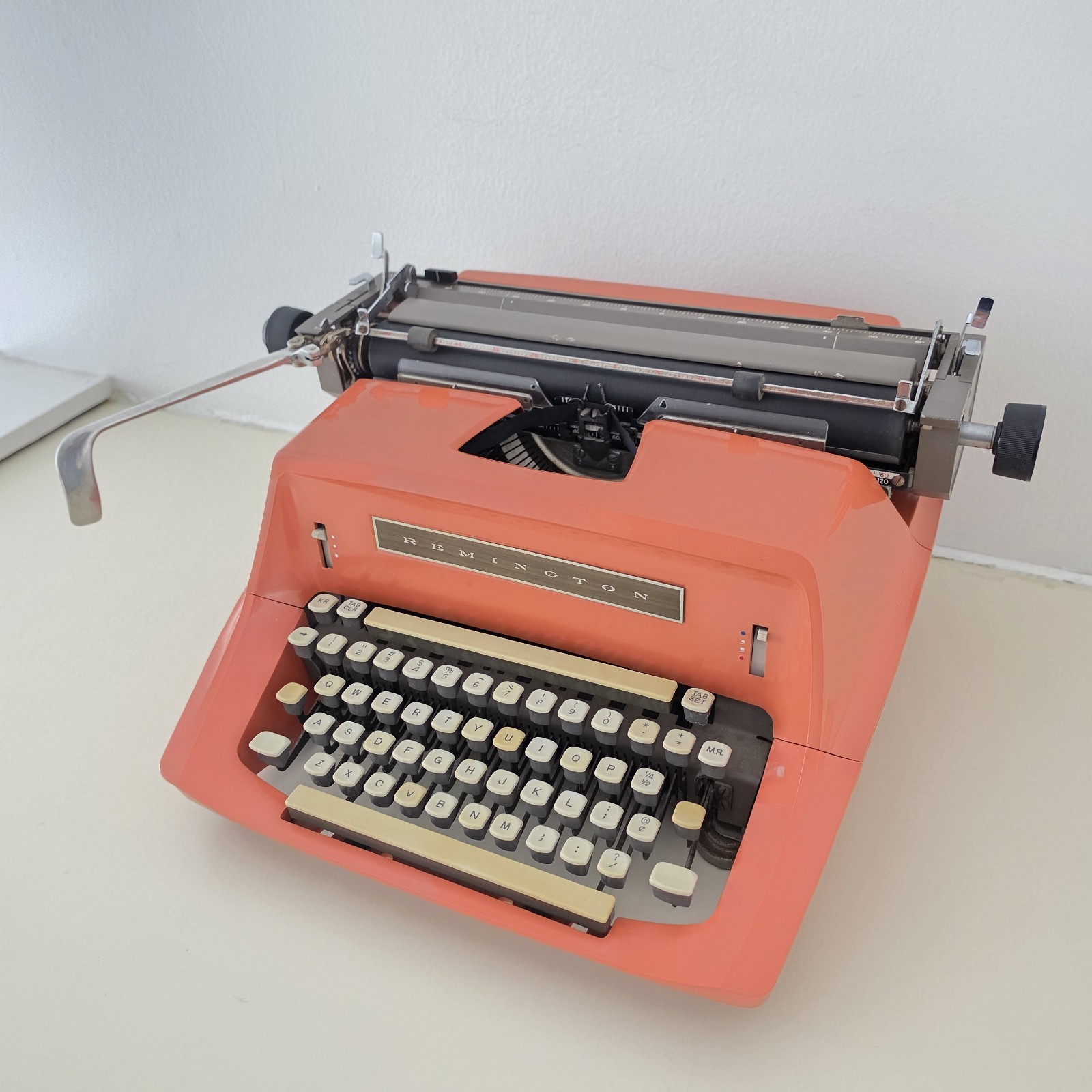 RARE 1966 Remington Model 24 Manual Typewriter - Salmon Pink RARE 1966 Remington Model 24 Manual Typewriter - Salmon Pink