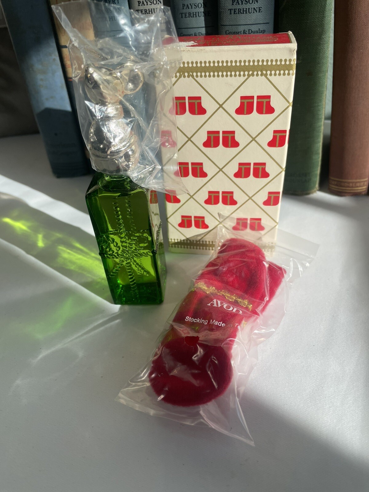 1992 Vintage Avon Christmas Peek-A-Mouse Cologne Perfume Sweet Honesty New Box 1992 Vintage Avon Christmas Peek-A-Mouse Cologne Perfume Sweet Honesty New Box