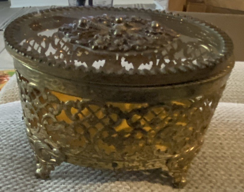 Vintage Gold Ormolu Filigree Large Oval Jewelry Trinket Vanity Box Flowers Vintage Gold Ormolu Filigree Large Oval Jewelry Trinket Vanity Box Flowers