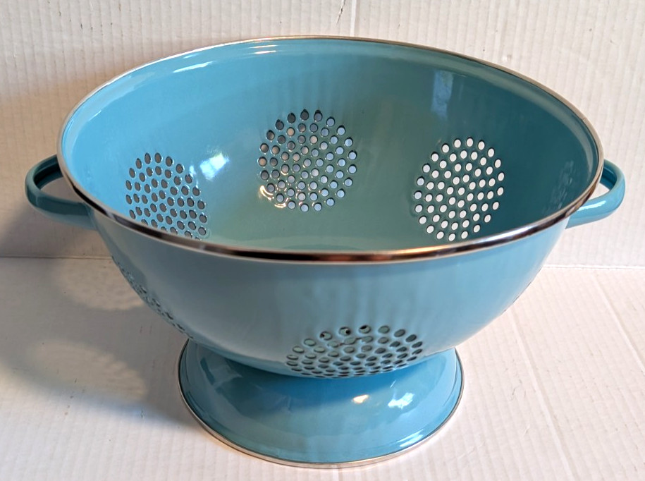 Vintage Enamel Footed Colander Strainer Heavy Duty Large 11.25"x6.5" - Turquoise Vintage Enamel Footed Colander Strainer Heavy Duty Large 11.25"x6.5" - Turquoise