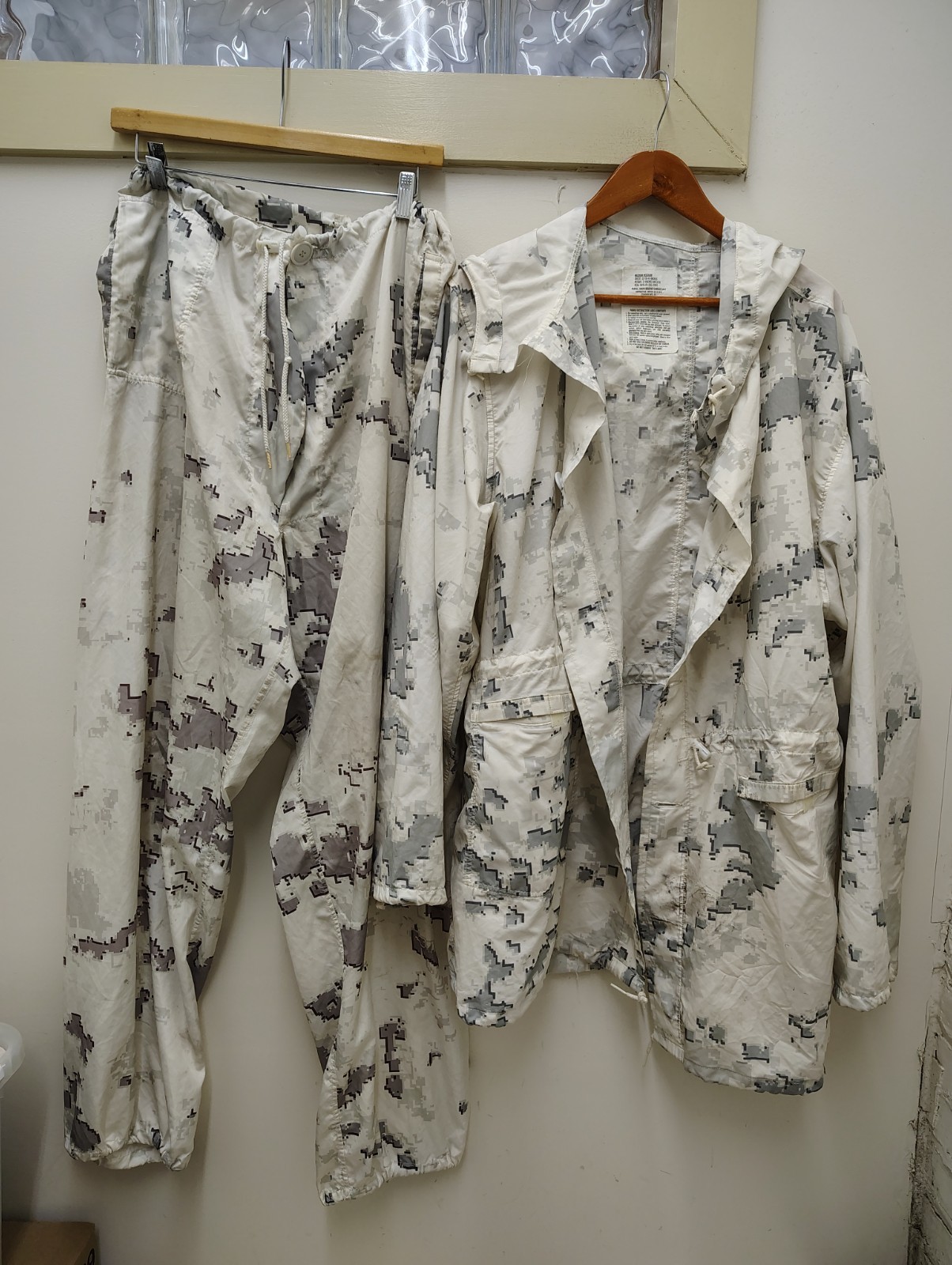 Military Issued USMC Marpat Snow Camo Outfit Military Issued USMC Marpat Snow Camo Outfit