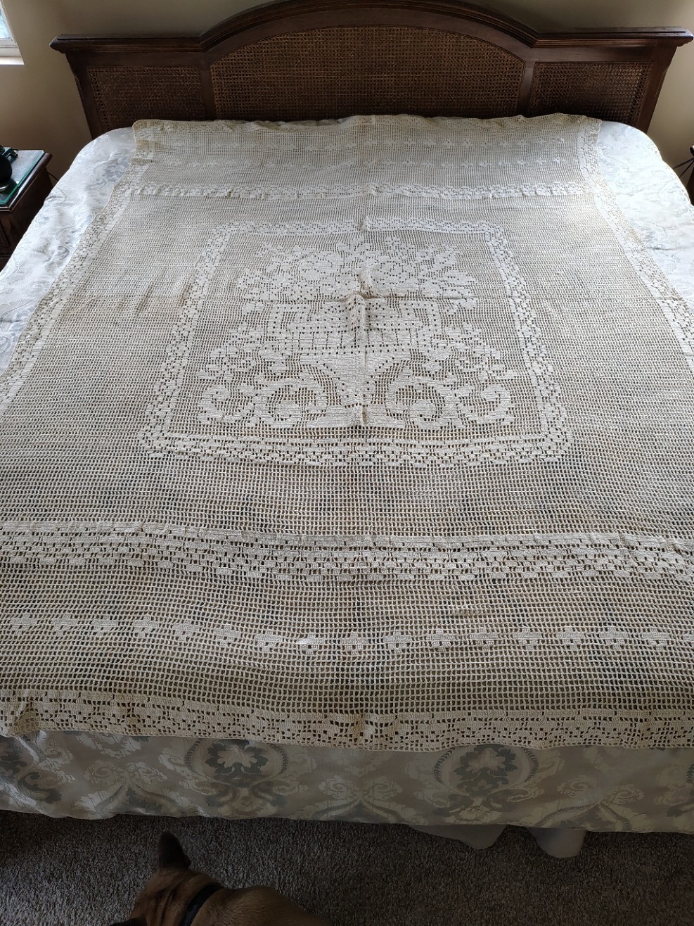Vintage Hand CROCHETED LACE Cream Off-White Coverlet Queen 60 x 80 Rose Motif