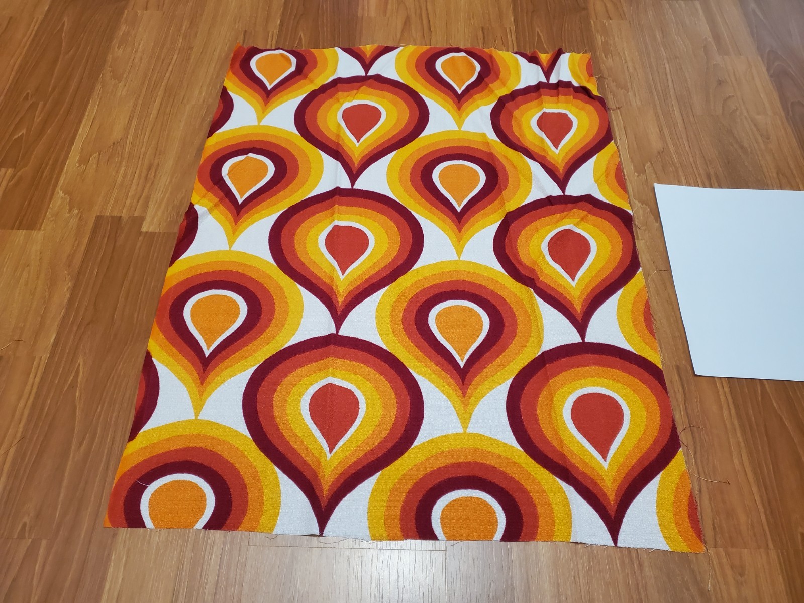 Awesome RARE Vintage Mid Century retro 70s Yel Org Red Raindrops fabric LOOK