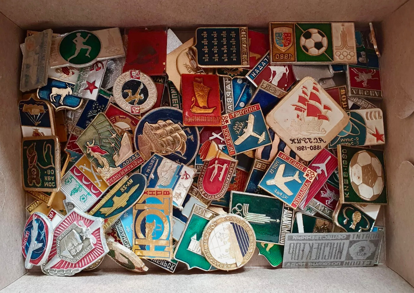 Vintage Collection Russian Soviet Pin Badge USSR Set 100 pcs. Vintage Collection Russian Soviet Pin Badge USSR Set 100 pcs.