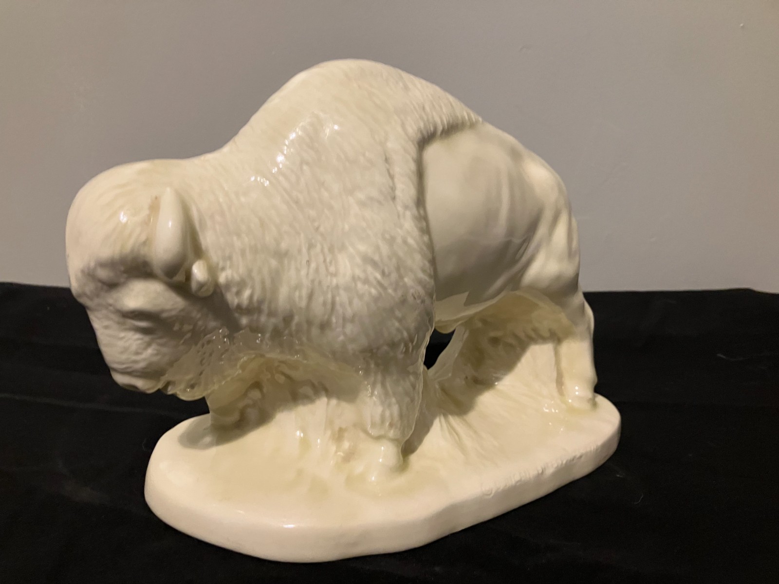 Vintage White Buffalo Bison Figurine Ceramic Statue by Duncan Enterprises 10 in Vintage White Buffalo Bison Figurine Ceramic Statue by Duncan Enterprises 10 in