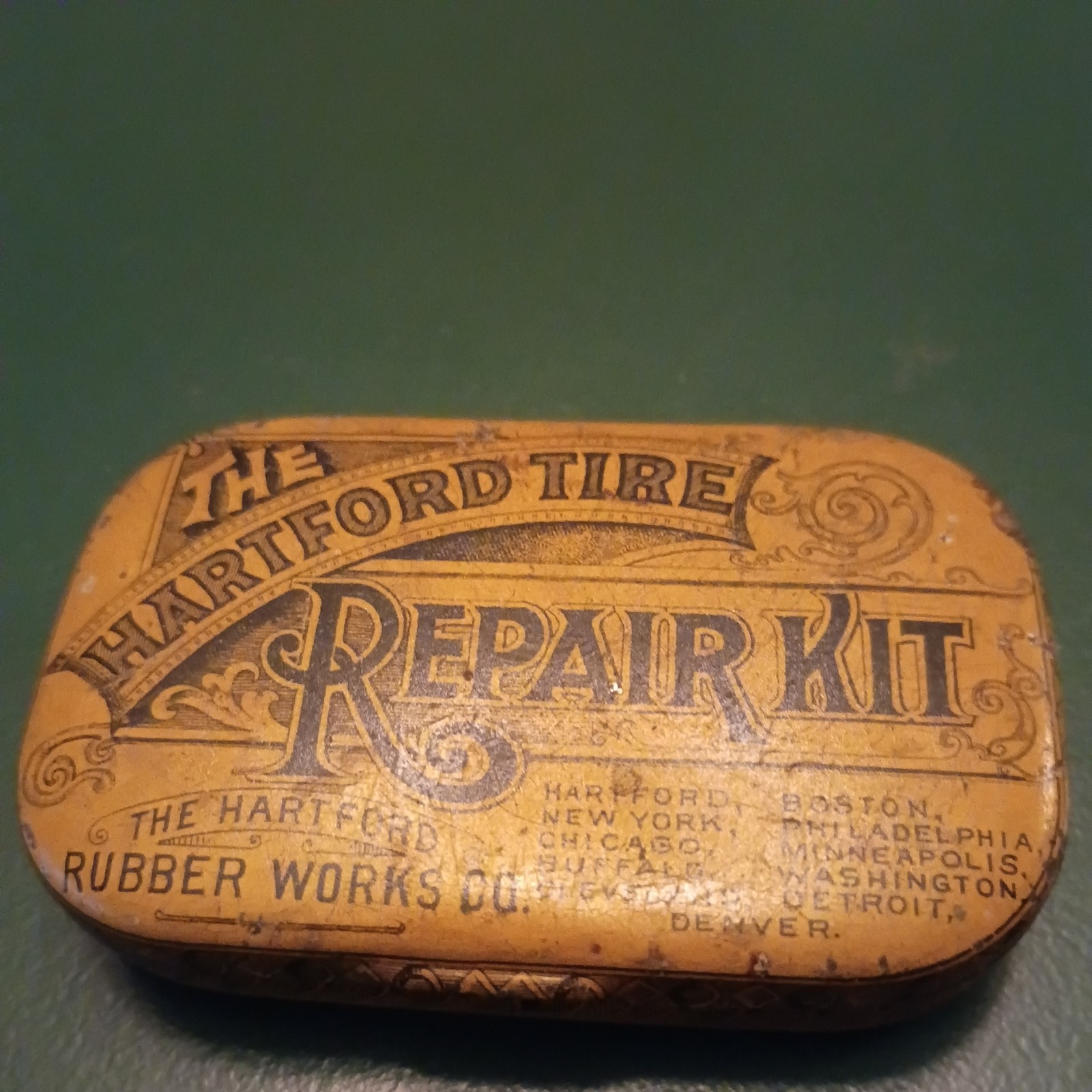 ANTIQUE 1920'S HARTFORD TIRE REPAIR KIT TIN- VINTAGE TIRES- SERVICE STATION ANTIQUE 1920'S HARTFORD TIRE REPAIR KIT TIN- VINTAGE TIRES- SERVICE STATION