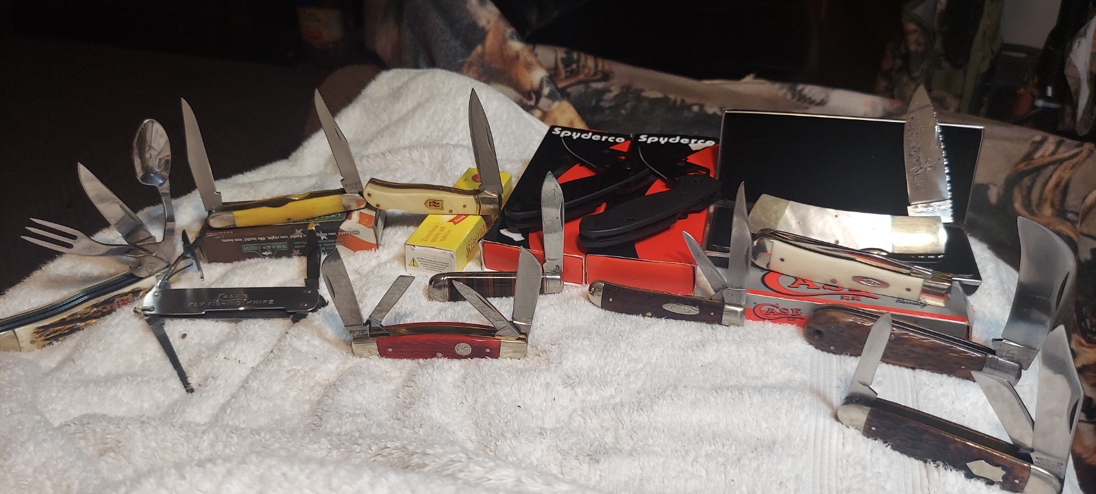 Case Xx & Others. Lot Of 13 Vintage Knives. All No Chips Or Cracks. Case Xx & Others. Lot Of 13 Vintage Knives. All No Chips Or Cracks.