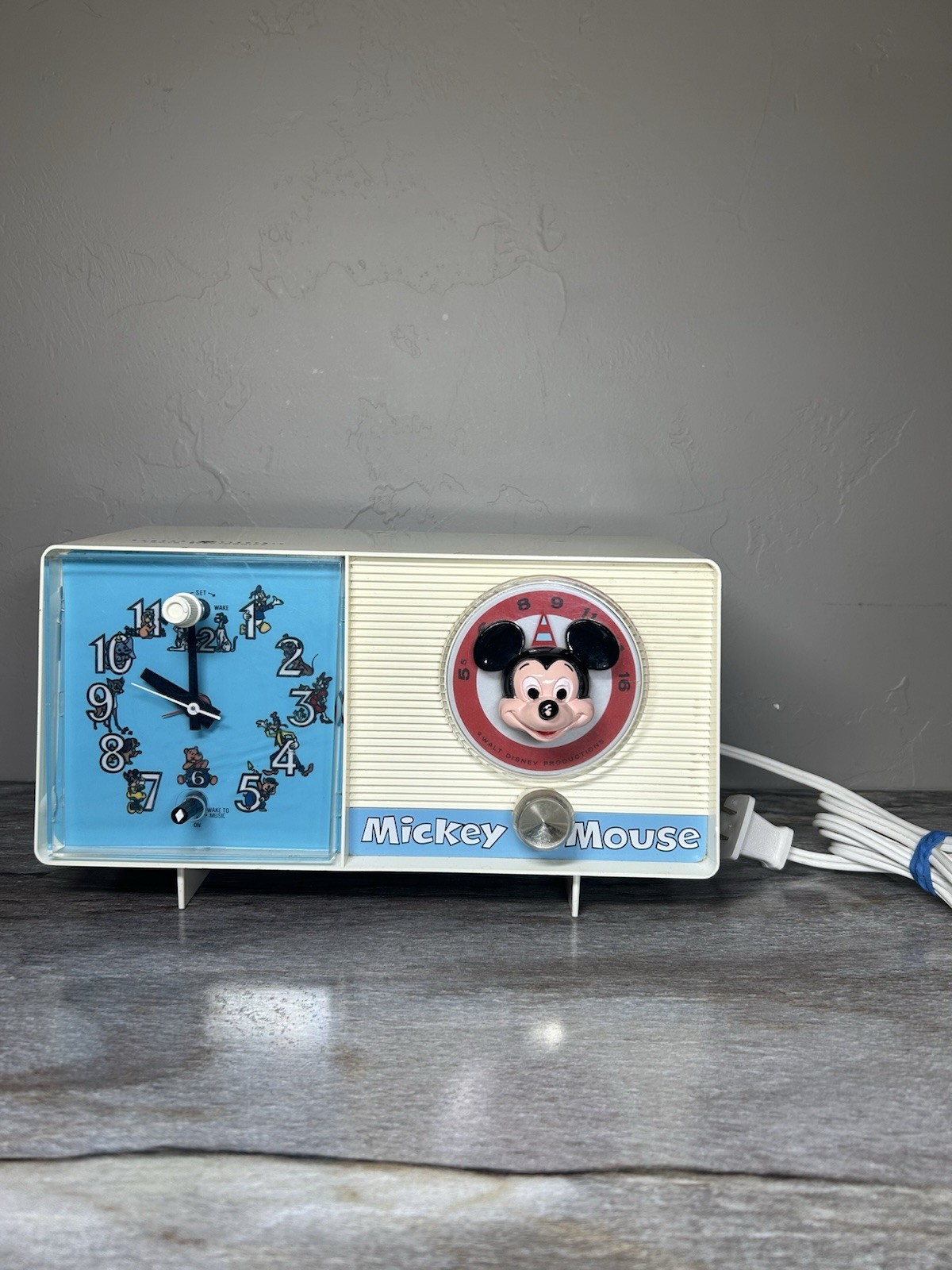 USED Vintage 1960s GE Mickey Mouse Disney AM Clock Radio Youth Electronics USED Vintage 1960s GE Mickey Mouse Disney AM Clock Radio Youth Electronics