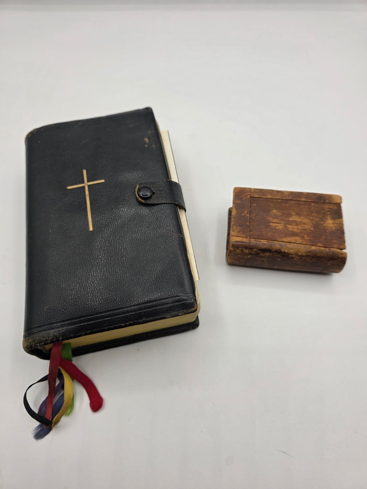 1800's Mourning Heirloom Kansas Farm Trinket Wooden Box With Note Bonet Bible 1800's Mourning Heirloom Kansas Farm Trinket Wooden Box With Note Bonet Bible
