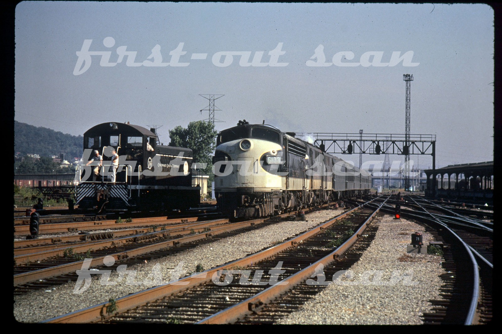 R DUPLICATE SLIDE - Southern SOU 6133 FP-7 Passenger Action Cincy 1962