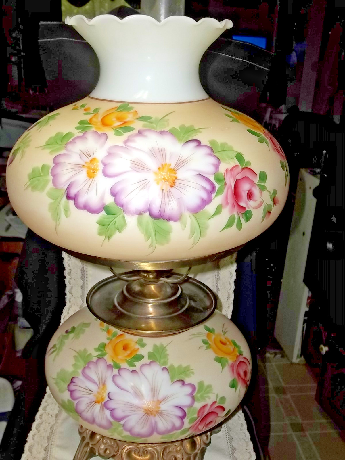 VICTORIAN GONE W/  THE WIND  PARLOR  LAMP HANDPAINTED W/ FLOWERS
