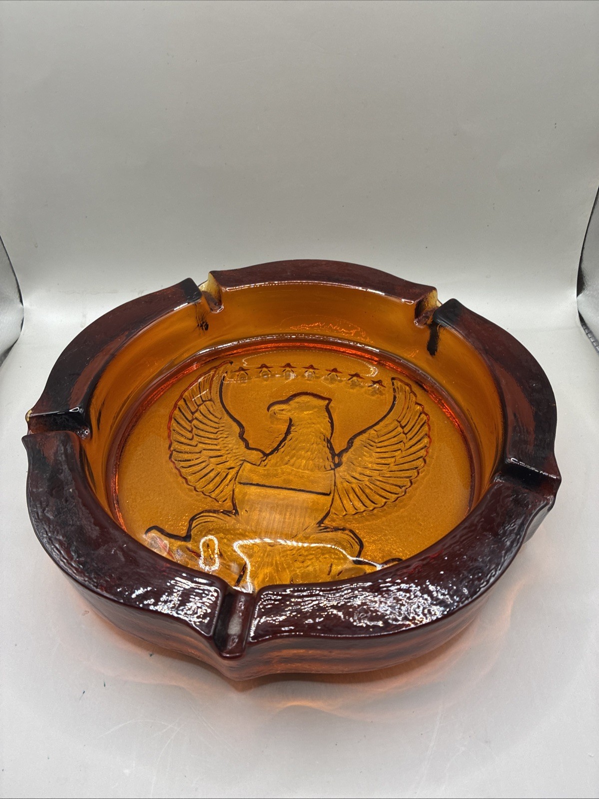 VINTAGE LARGE AMBER GLASS ASHTRAY CIGAR CIGARETTE AMERICAN EAGLE - 10" VINTAGE LARGE AMBER GLASS ASHTRAY CIGAR CIGARETTE AMERICAN EAGLE - 10"