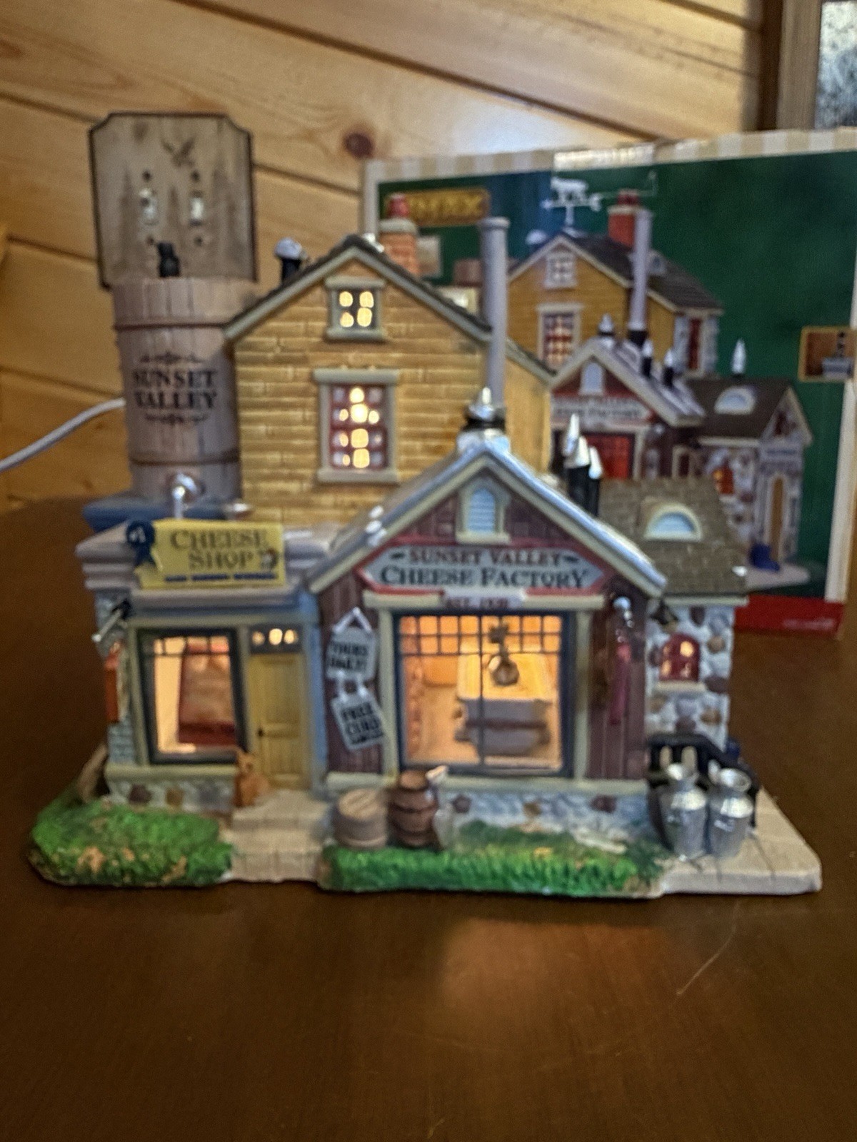 Lemax Sunset Valley Cheese Factory Shop Village House 2010 lighted