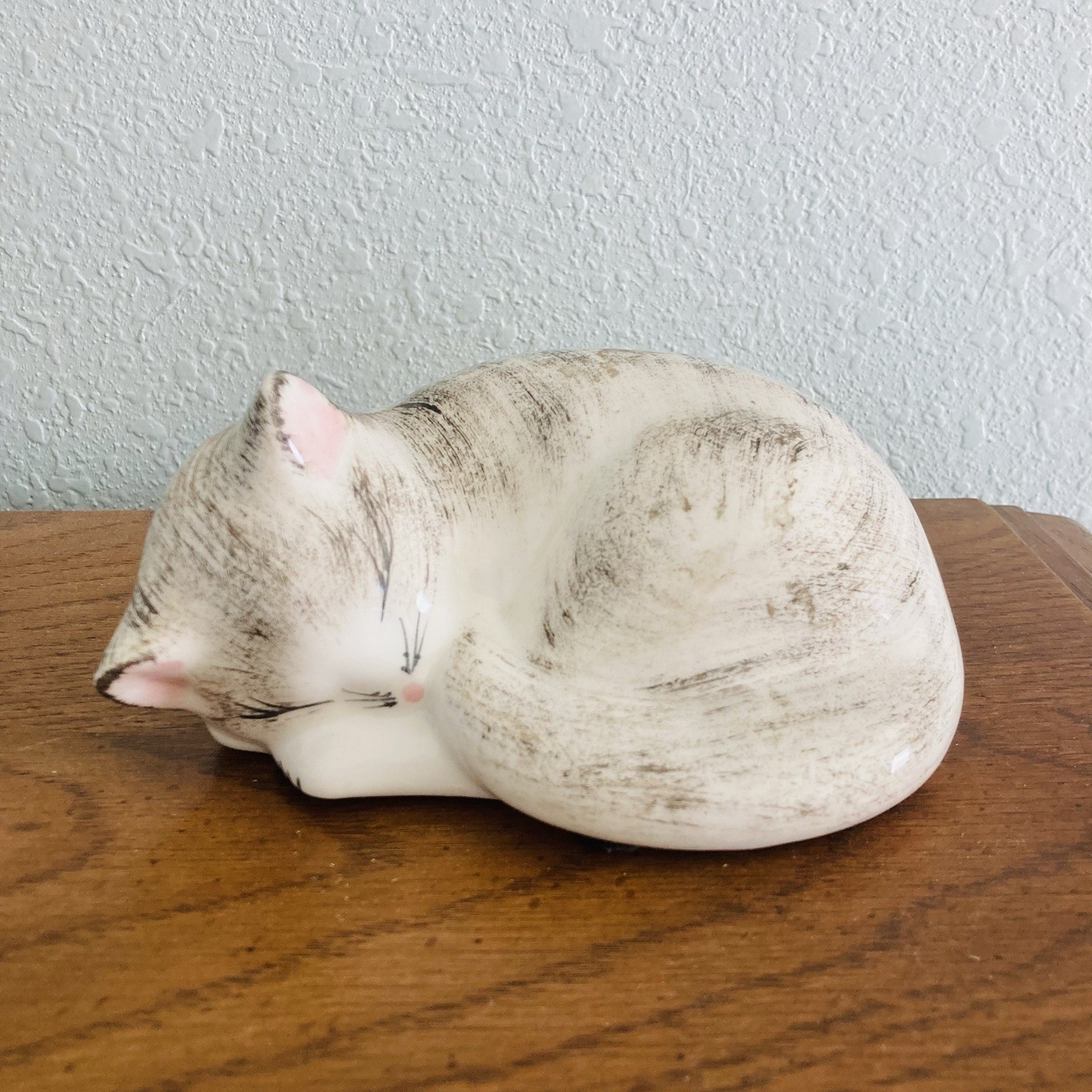Vintage Enesco 1984 Sleeping Cat Figurine Porcelain Grey White Tabby Kitten 5" Vintage Enesco 1984 Sleeping Cat Figurine Porcelain Grey White Tabby Kitten 5"