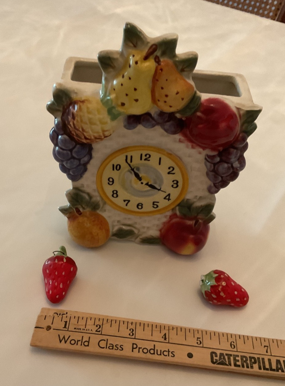 VINTAGE JAPAN TILSO CERAMIC 8” WALL POCKET VASE - Cuckoo clock w/fruit VINTAGE JAPAN TILSO CERAMIC 8” WALL POCKET VASE - Cuckoo clock w/fruit