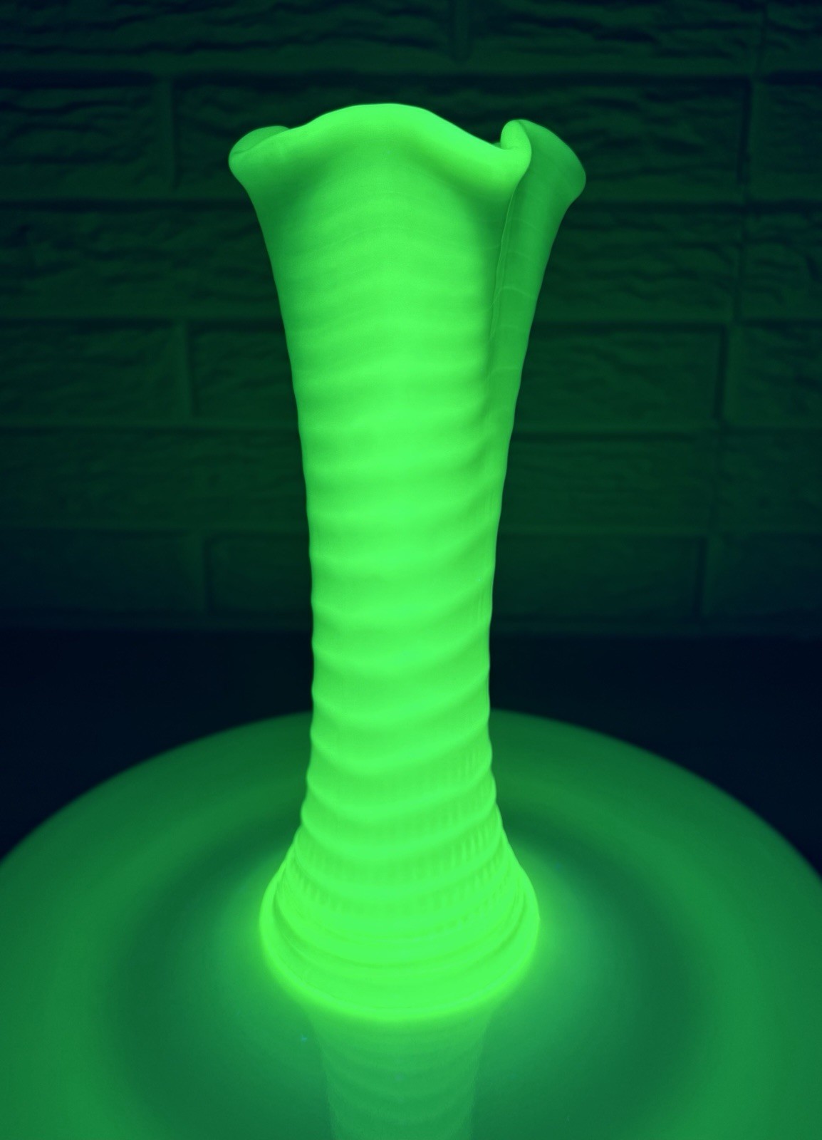 Model Flint #911 Ribbed Spiral Vaseline Opalescent Uranium Glass Vase c1899 EUC Model Flint #911 Ribbed Spiral Vaseline Opalescent Uranium Glass Vase c1899 EUC