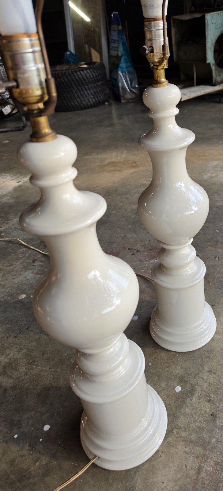 Vintage MCM White Ceramic Table Lamps Pair Hollywood Regency Turned Gpurd S-1934