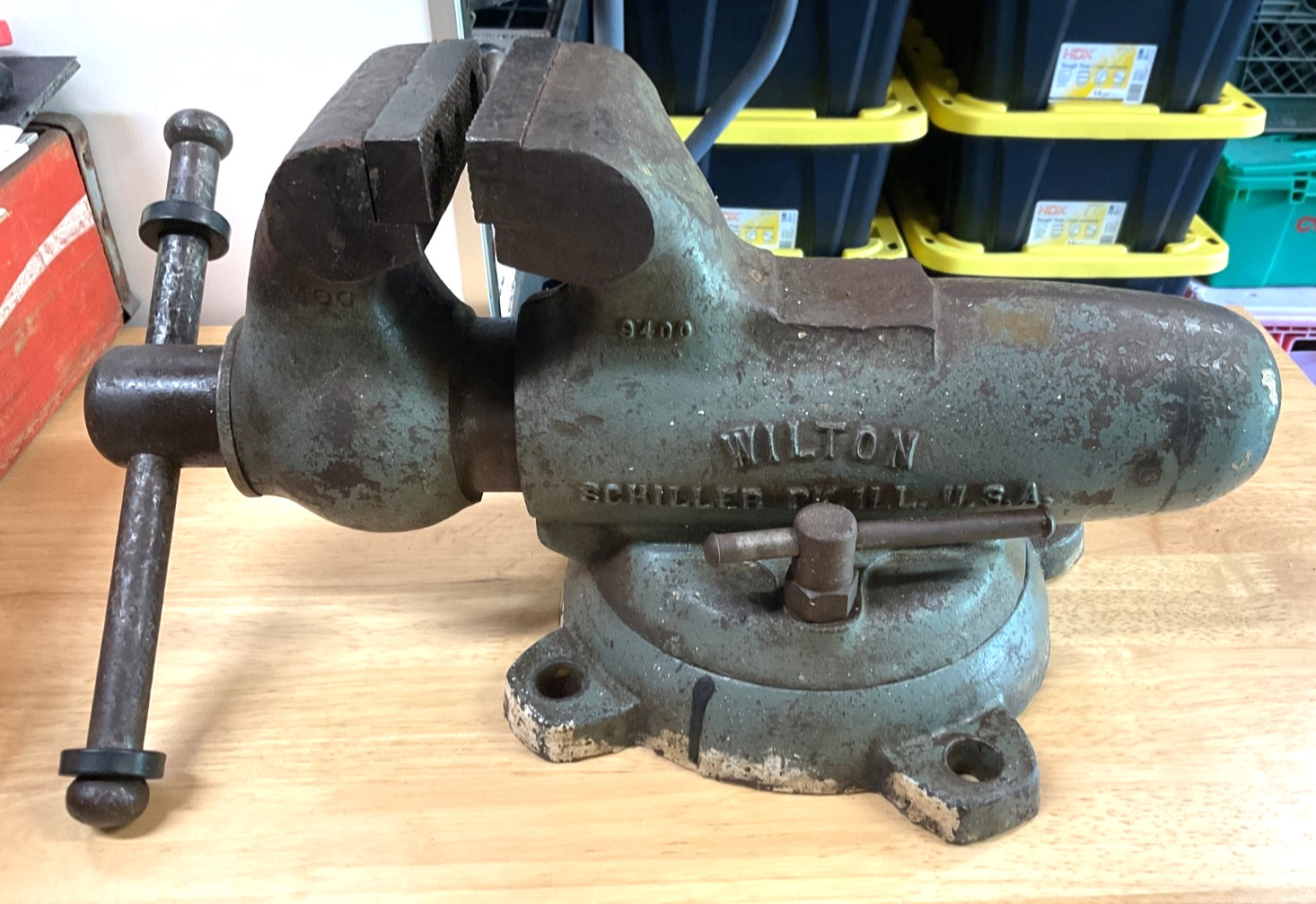 RARE ALL ORIGINAL 4" WILTON BULLET VISE 8400 ORIGINAL PAINT FUNCTIONAL NO CRACK