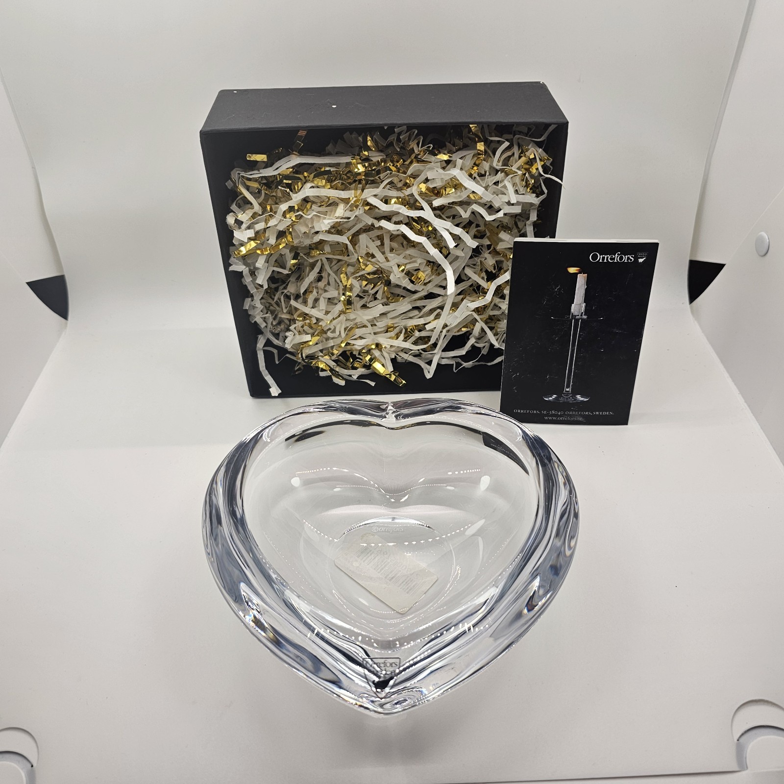 Vintage 1988 Orrefors Crystal "Amour" Heart-Shape Bowl Medium 5.5x5.5 Sweden Vintage 1988 Orrefors Crystal "Amour" Heart-Shape Bowl Medium 5.5x5.5 Sweden
