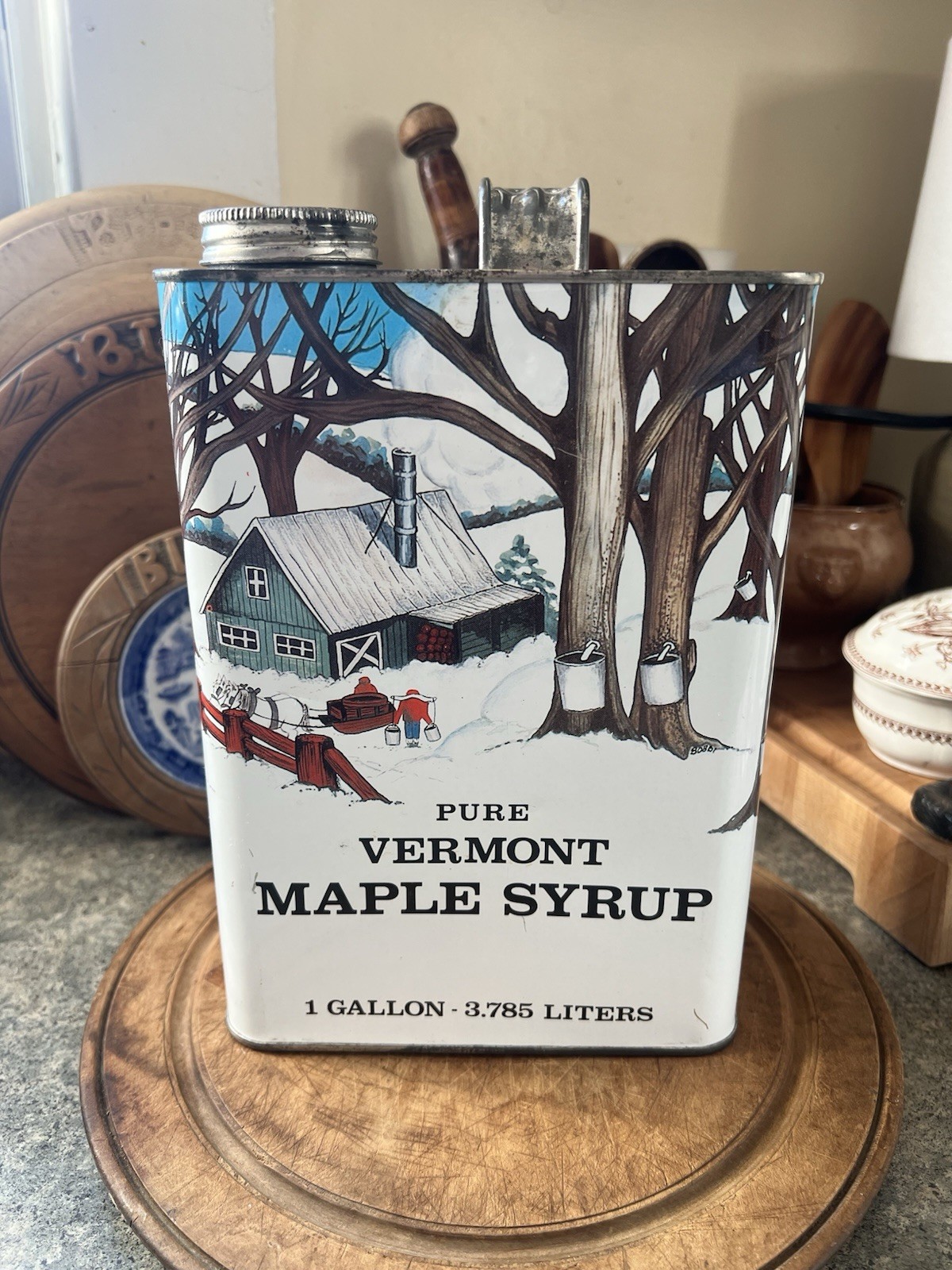 Vtg Pure Vermont Maple Syrup Can Tin One Gallon W/ Cap 3.785 L Cabin Graphic Vtg Pure Vermont Maple Syrup Can Tin One Gallon W/ Cap 3.785 L Cabin Graphic