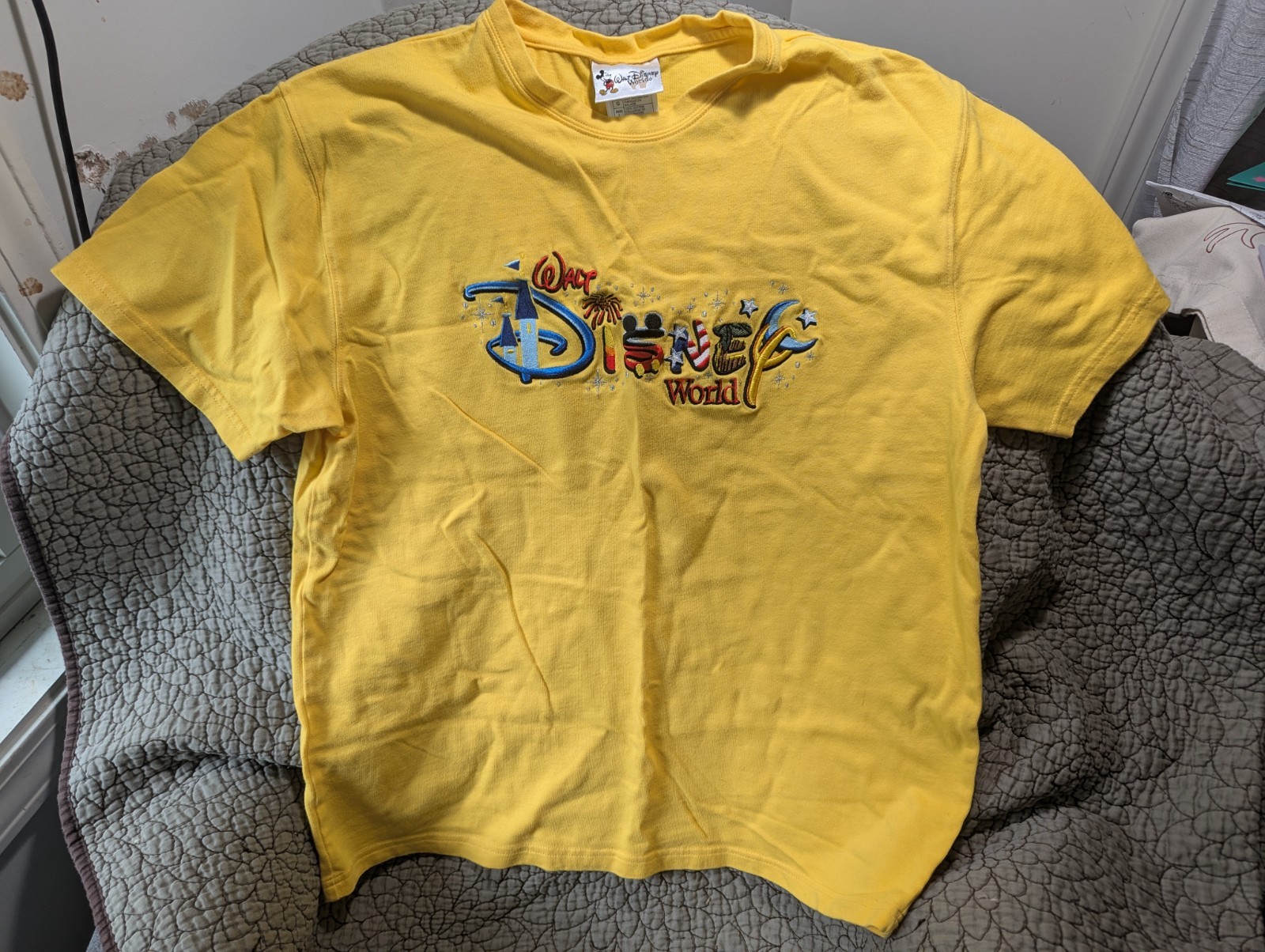 Vintage Walt Disney World Embroidered T Shirt Yellow Mickey Size Large Y2K Vintage Walt Disney World Embroidered T Shirt Yellow Mickey Size Large Y2K