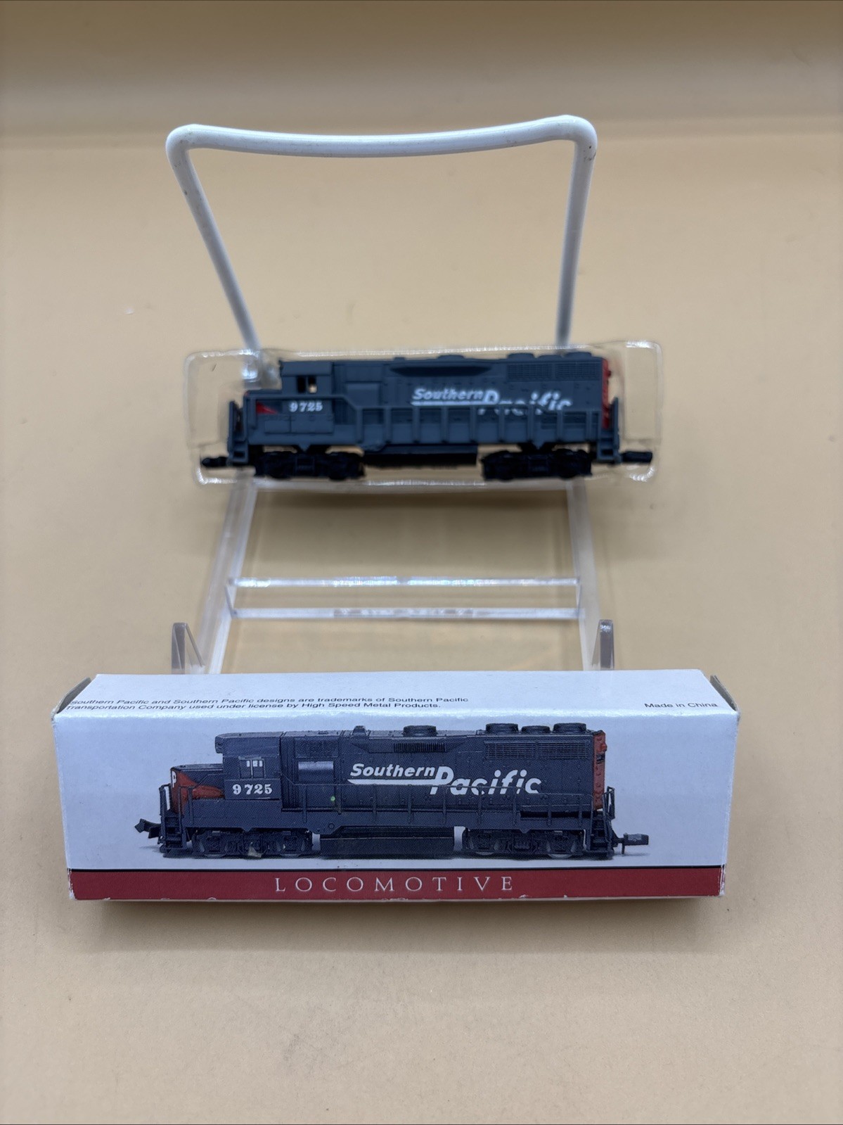 Brand New Southern Pacific Locomotive 4.5" Brand New Southern Pacific Locomotive 4.5"
