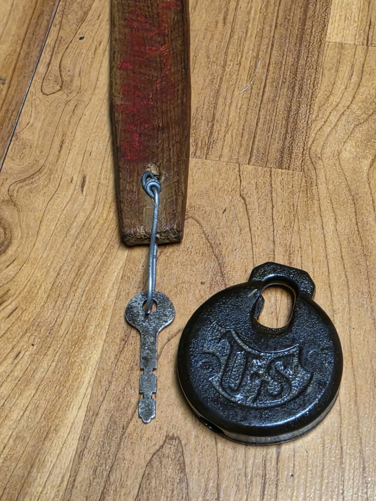 Title: Antique U.S. ARMY "Pancake" Style Padlock with KeyCondition Vintage /Used Title: Antique U.S. ARMY "Pancake" Style Padlock with KeyCondition Vintage /Used