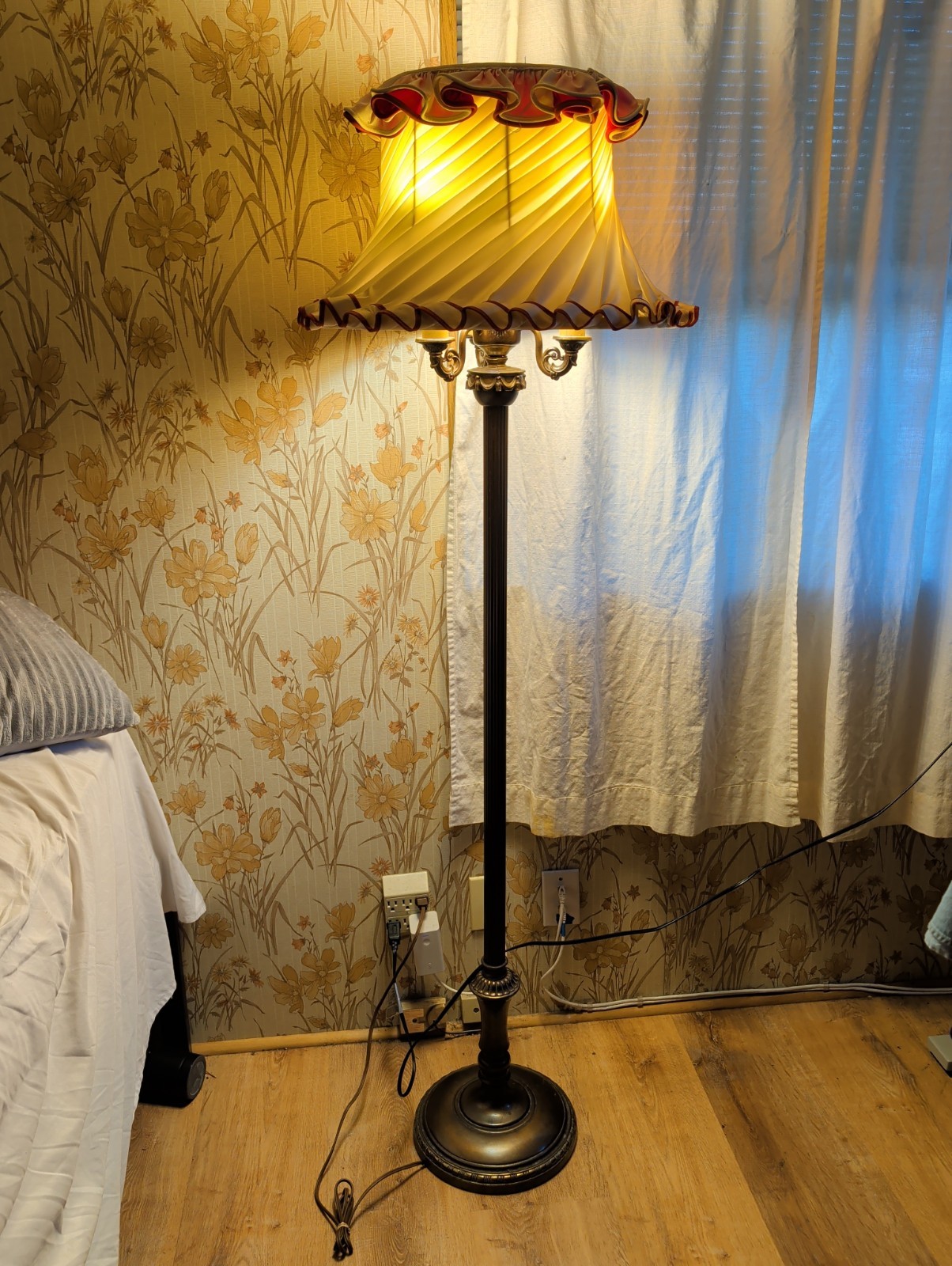 Vintage Stiffel 4-Light Torchiere Floor Lamp Antique Brass Mogul Candelabra Vintage Stiffel 4-Light Torchiere Floor Lamp Antique Brass Mogul Candelabra
