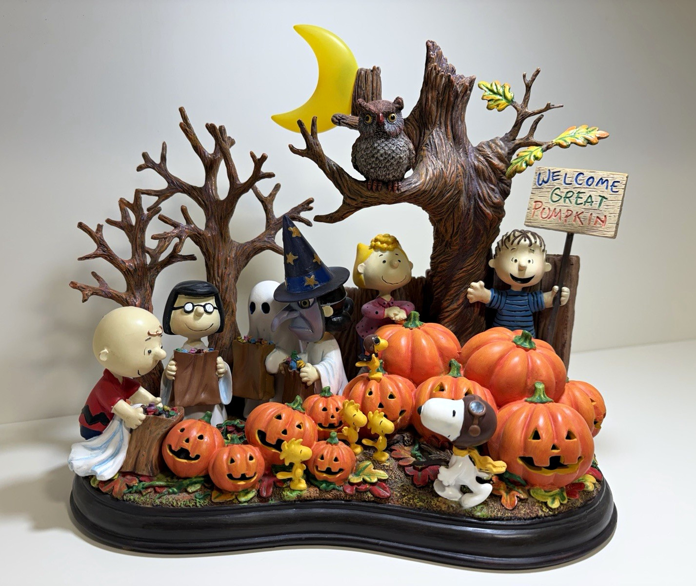 PEANUTS Danbury Mint WELCOME GREAT PUMPKIN Light Up Halloween Sculpture NEW PEANUTS Danbury Mint WELCOME GREAT PUMPKIN Light Up Halloween Sculpture NEW