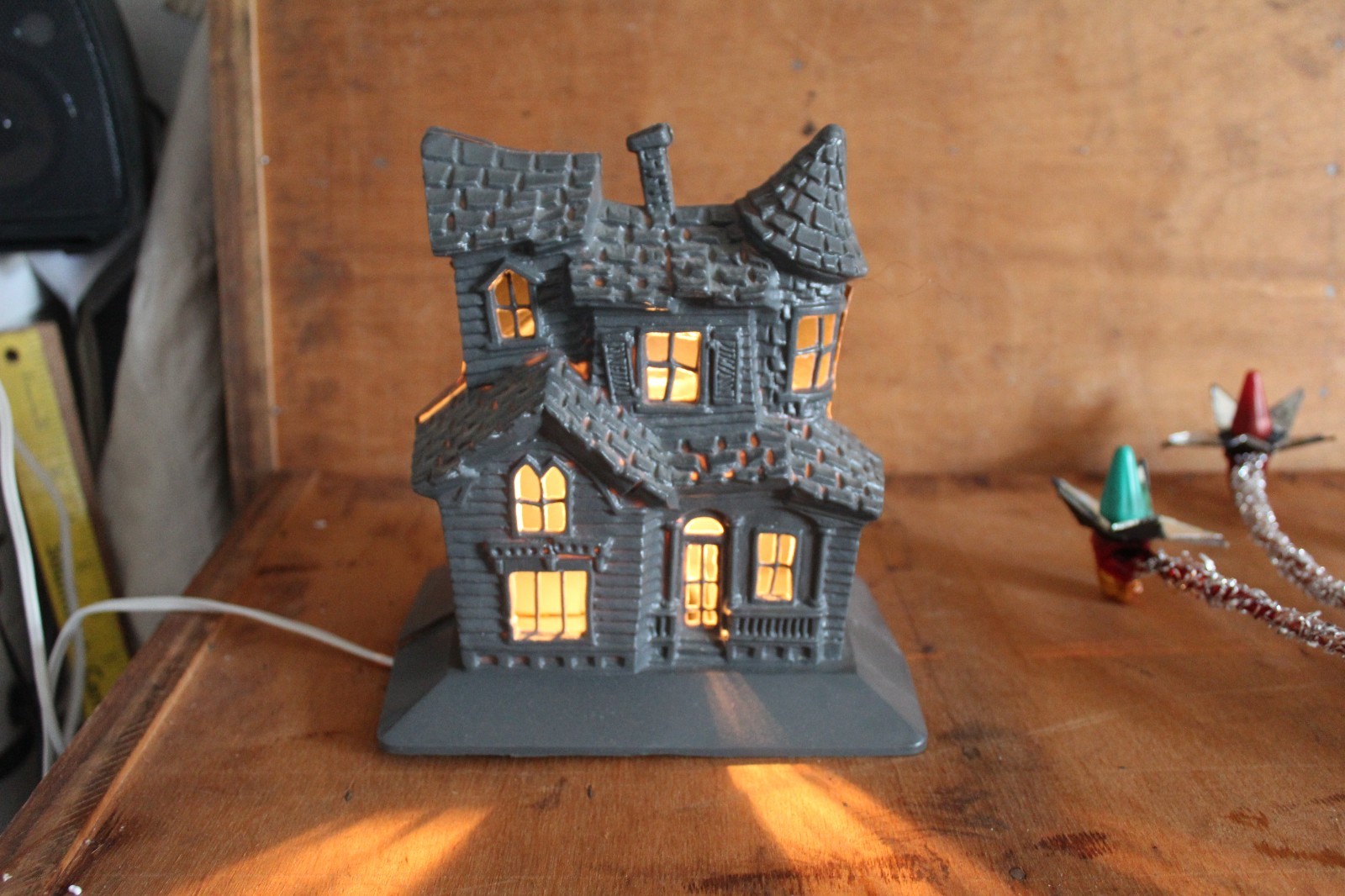 Vintage BELCO Haunted House 7" Plastic Halloween Light 1970s Works well Vintage BELCO Haunted House 7" Plastic Halloween Light 1970s Works well