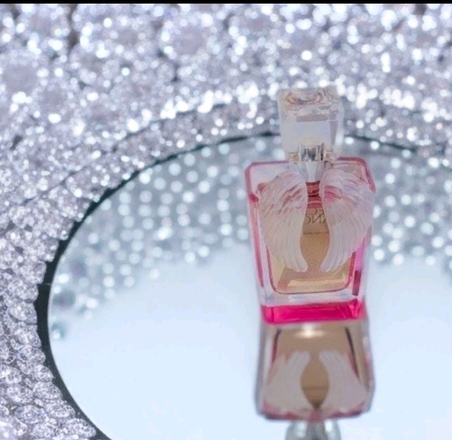Victoria's Secret 2.5 oz Collector ANGEL WINGS Perfume Bottle **RARE** EUC $210 Victoria's Secret 2.5 oz Collector ANGEL WINGS Perfume Bottle **RARE** EUC $210