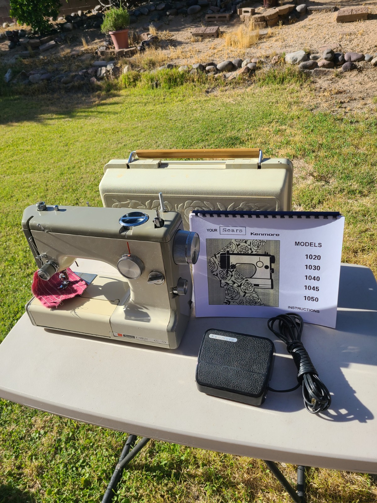 VINTAGE KENMORE 158.10401 SEWING MACHINE W/CASE VINTAGE KENMORE 158.10401 SEWING MACHINE W/CASE