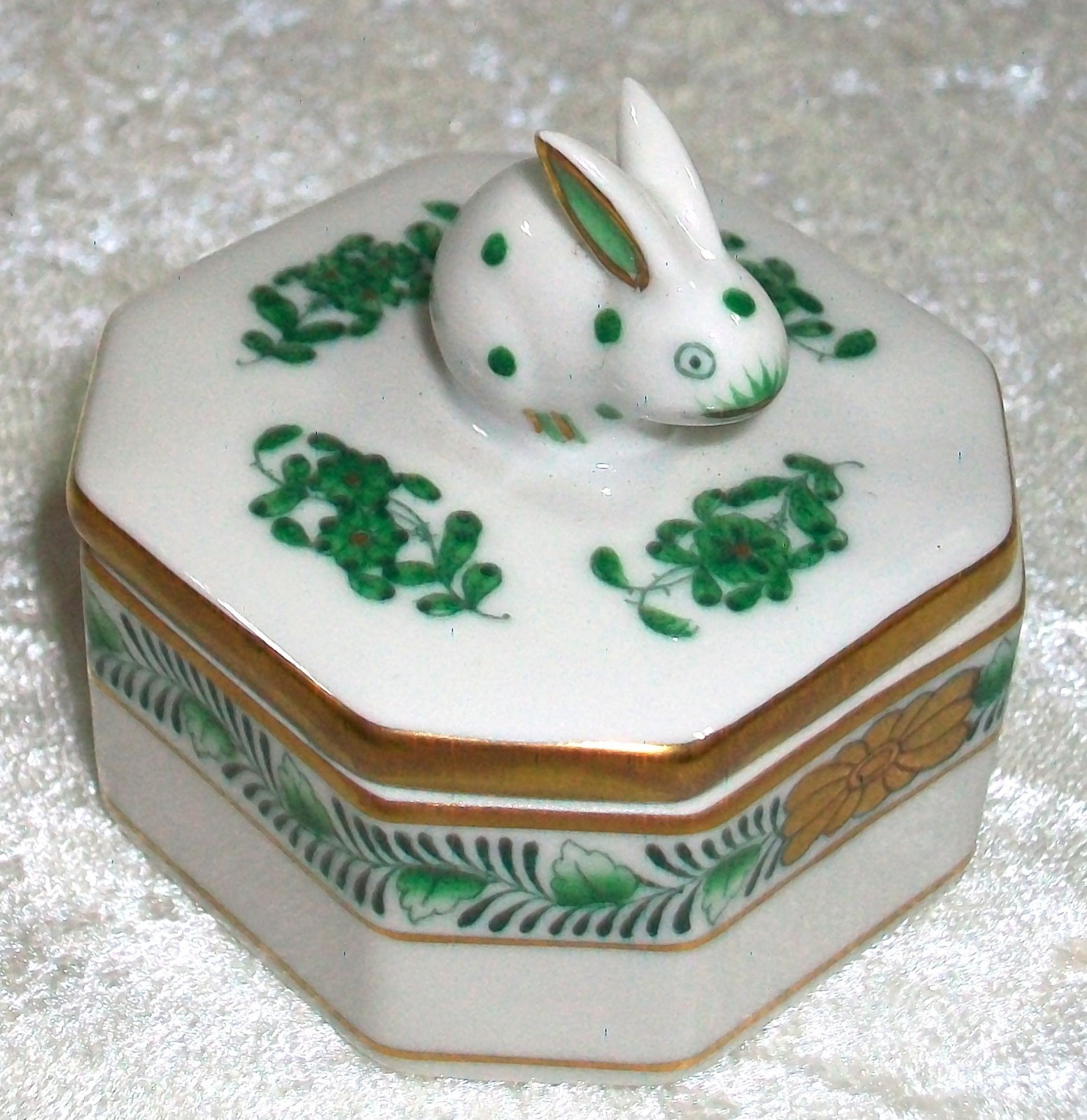 Vintage Herend White Porcelain Green Chinese Bouquet Rabbit Octagon Trinket Box Vintage Herend White Porcelain Green Chinese Bouquet Rabbit Octagon Trinket Box