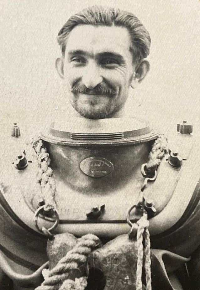 Rare Russian Imperial Navy Diver Photo Early 1900s Studio Portrait 12 Bolt Suit Rare Russian Imperial Navy Diver Photo Early 1900s Studio Portrait 12 Bolt Suit
