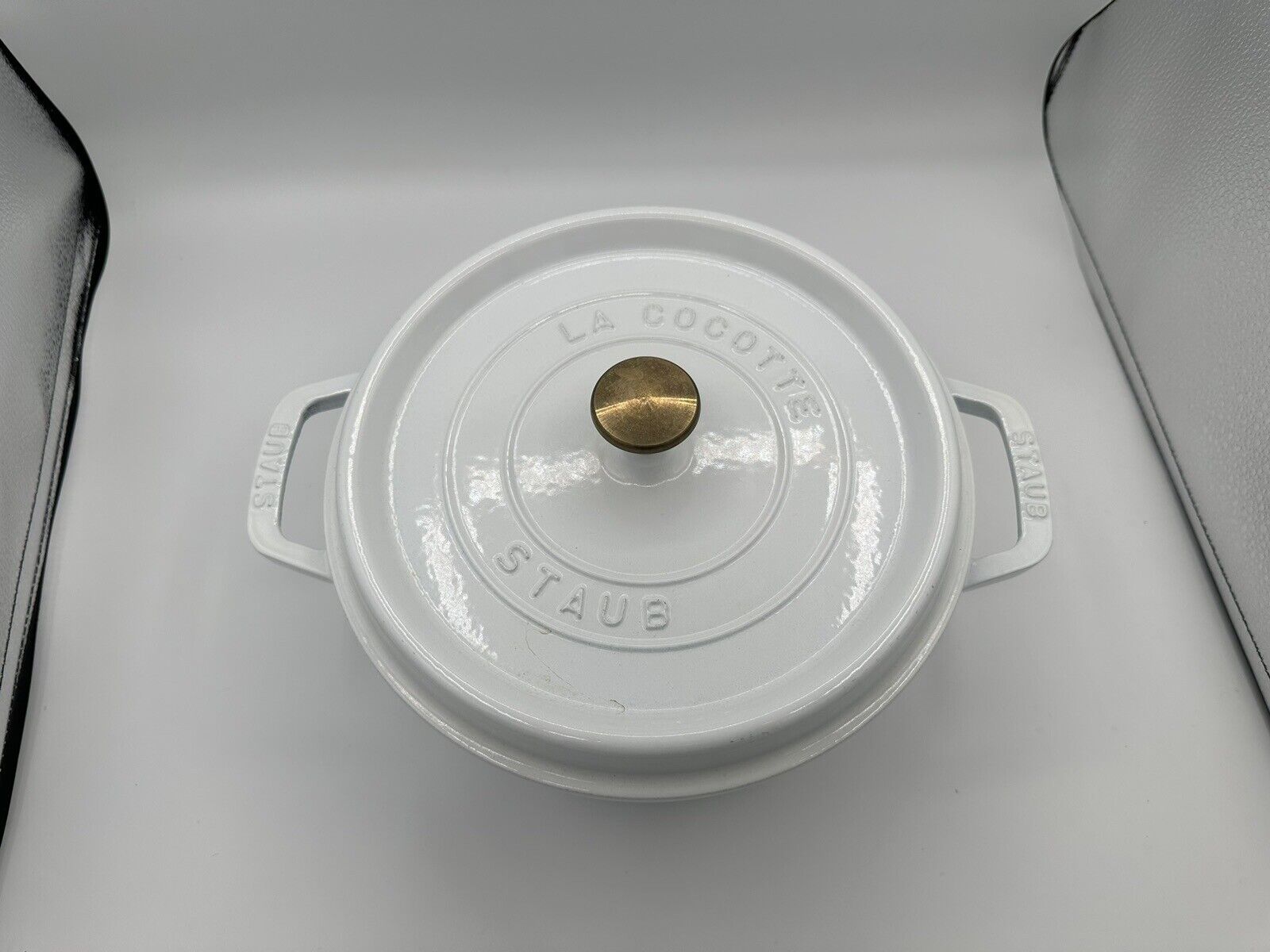 Vintage La Cocotte Staub WHITE Enameled Cast-Iron 4.5-qt Round Dutch Oven