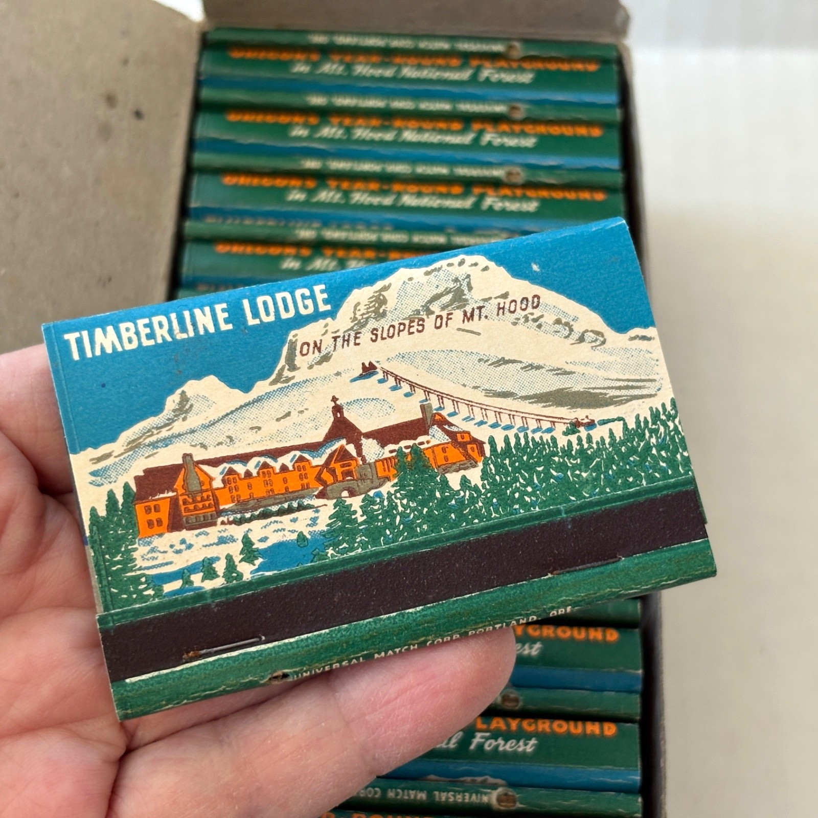 1940's Vintage TIMBERLINE LODGE Mt. Hood FULL Box of 25 Matchbooks UNSTRUCK 1940's Vintage TIMBERLINE LODGE Mt. Hood FULL Box of 25 Matchbooks UNSTRUCK