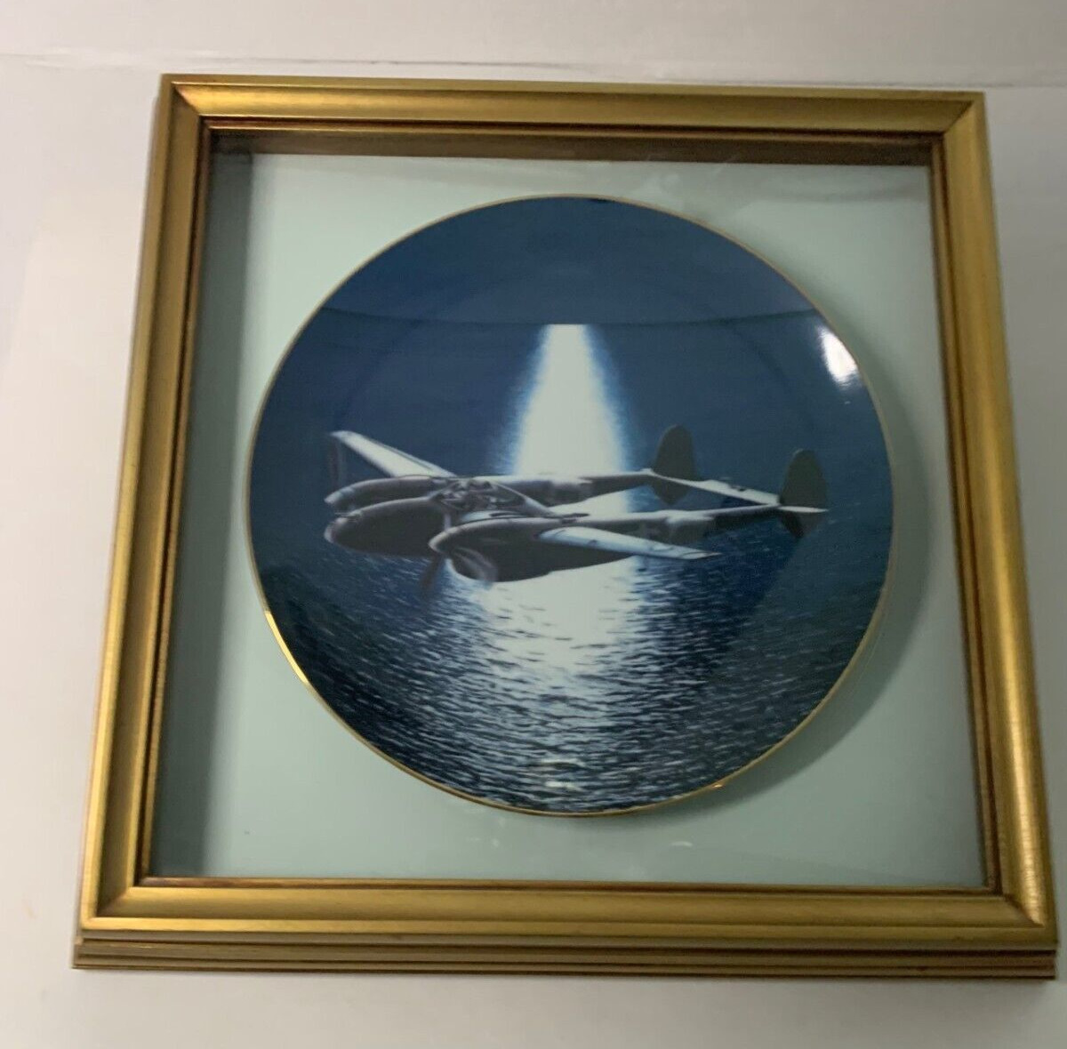 P-38 Lightning Plate in Frame, Artist Ross Tylor, Goldcrown Ceramics / No. Plate