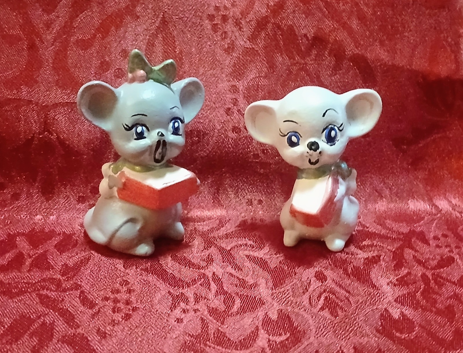 Vintage 1950s Choir Mice Figurines Pair - Kitsch Japan Ceramic Carolers Singing 