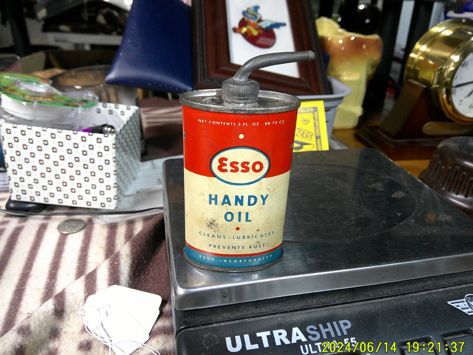 Vintage ESSO 3 Oz Lead Top Long Spout Handy Oil Can Household Oiler Tin NICE Vintage ESSO 3 Oz Lead Top Long Spout Handy Oil Can Household Oiler Tin NICE