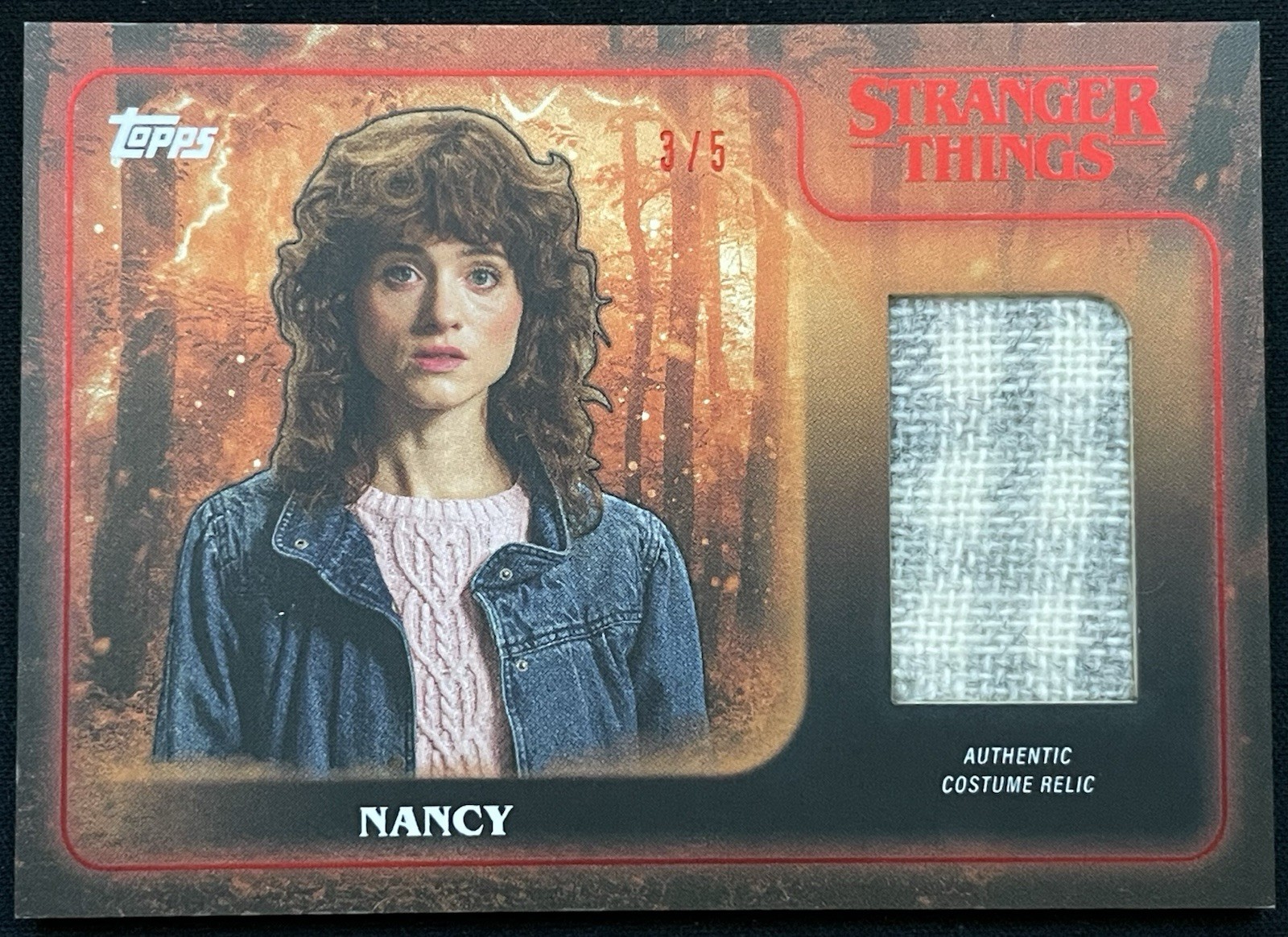 2025 Topps Stranger Things Nancy Natalia Dyer 3/5 Orange Authentic Costume Relic 2025 Topps Stranger Things Nancy Natalia Dyer 3/5 Orange Authentic Costume Relic