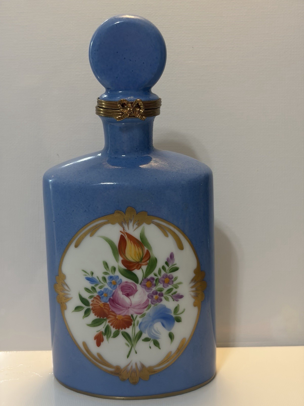 Vintage peint main Limoges Floral Perfume Box **7 Inches** Vintage peint main Limoges Floral Perfume Box **7 Inches**